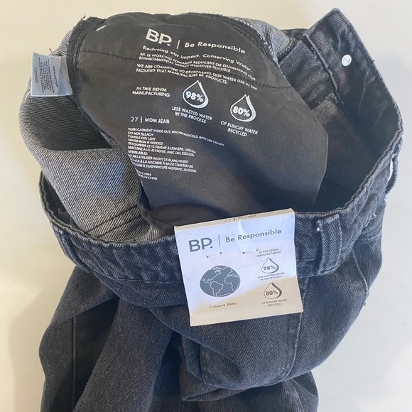 BP. Mom Jeans V Seam in Black Vintage Wash - Picture 5 of 6